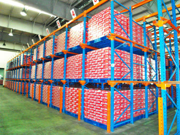 Racking industriale concentrare del pallet di logistica, azionamento nel sistema di racking del pallet